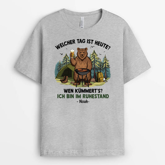 1693AGE1 personalisiertes welcher tag ist heute wen interessiert_s ich bin im ruhestand t shirt