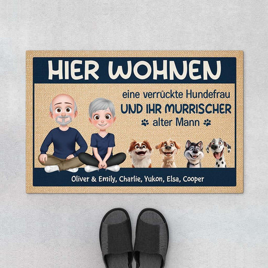 3887DGE1 eine verruckte hundefrau und ihr murrischer alter mann personalisierte fussmatte mit hund 3887D6M0I