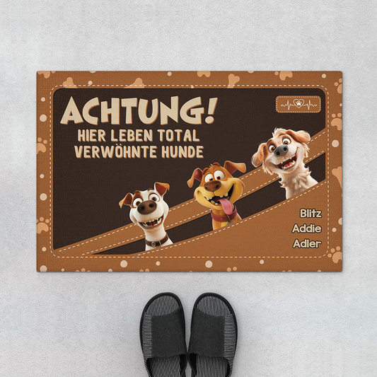 4011DGE1 achtung hier leben total verwohnte hunde personalisierte fussmatte hund_ lustig 4011D5N3C