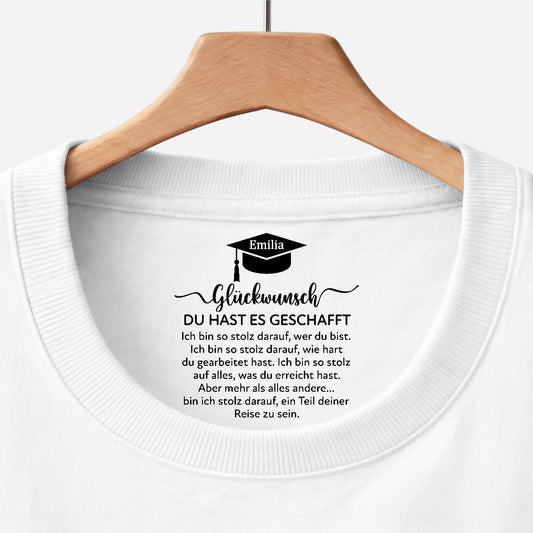 8964AGE1 du hast es geschafft personalisierte geschenke abschluss weisses t shirt nackenlabel drucken 8964aaavls_1