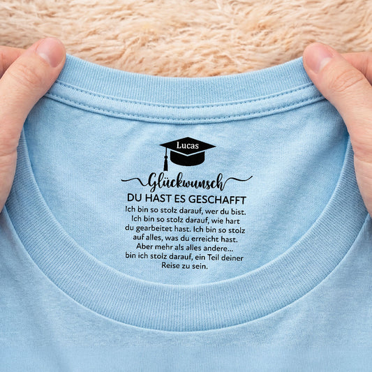 8964AGE1 du hast es geschafft personalisierte geschenke abschluss weisses t shirt nackenlabel drucken 8964aaavls_2