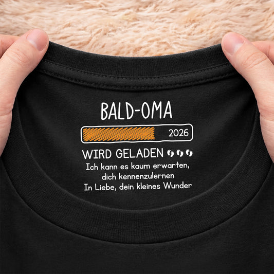 9106AGE2 bald oma schwarzes t shirt personalisiert nackenlabel drucken werdende mama oma werdender papa opa 9106aa8l5a