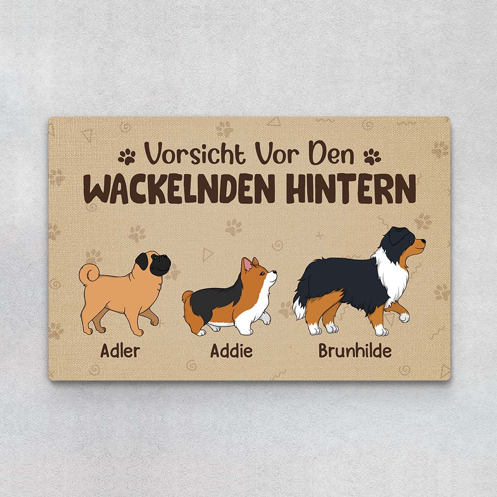 Vorsicht Vor Den Wackelnden Hintern - Personalisiertes Geschenk | Fußmatte für Hundeliebhaber