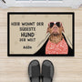 3542DGE2 hier wohnt der susseste hund der welt  personalisierte fussmatte fur hundeliebhaber