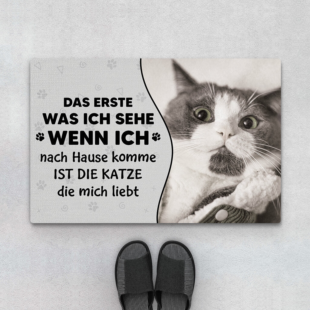 3550DGE1 das erste was ich sehe wenn ich nach hause komme ist die katze die mich liebt  personalisierte fussmatte fur katzenliebhaber_8bb631db 89a1 4977 82e9 fe0d2ae69a9e