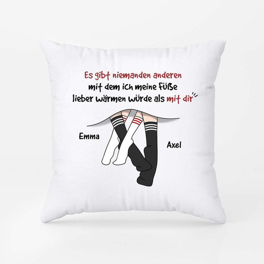 3724PGE2 es gibt niemanden anderen mit dem ich meine fusse lieber warmen wurde als mit dir  personalisiertes kissen fur paare