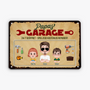 4972EGE1 PapasGarage Lustiges Turschild Personalisiert_ Papa Cartoon