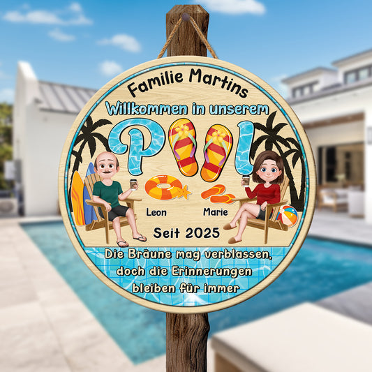 5132QGE2 willkommen in unserem pool holzschild personalisiert_ paar 5132QTQNG