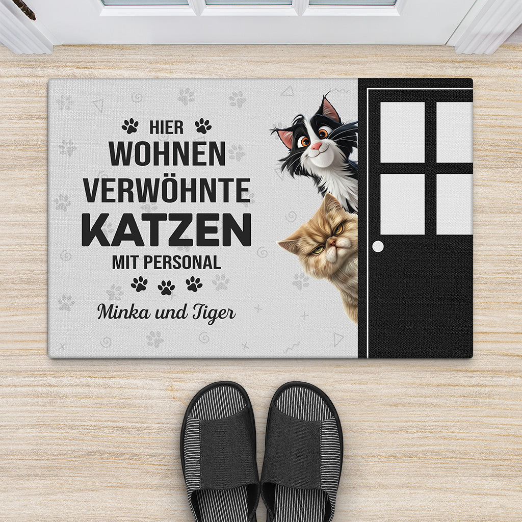 5870DGE2 hier wohnt eine verwohnte katze mit personal fussmatte katzen personalisiert 5870D8ZTD