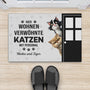 5870DGE2 hier wohnt eine verwohnte katze mit personal fussmatte katzen personalisiert 5870D8ZTD