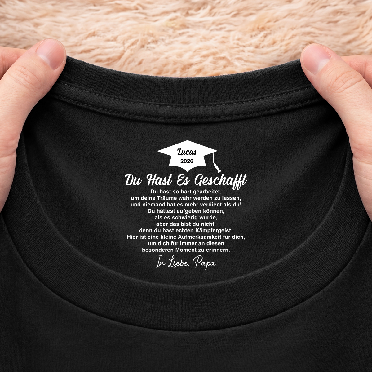 8938AGE2 du hast es geschafft personalisierte geschenke abschluss  schwarzes t shirt nackenlabel drucken sohn tochter 8938aa8haa