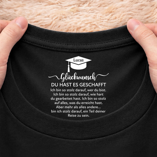 8964AGE1 du hast es geschafft personalisierte geschenke abschluss  schwarzes t shirt nackenlabel drucken 8964aaavls_2