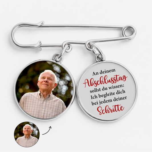 9047AGE1 wir begleiten dich bei jedem deiner schritte personalisierte trauergeschenke  anstecknadel charms mit foto abschluss papa mama 9047ajsfwa